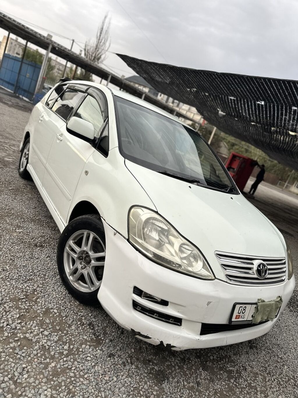 Toyota Ipsum: 2004 г., 2.4 л, Автомат, Газ, Универсал: фото 2