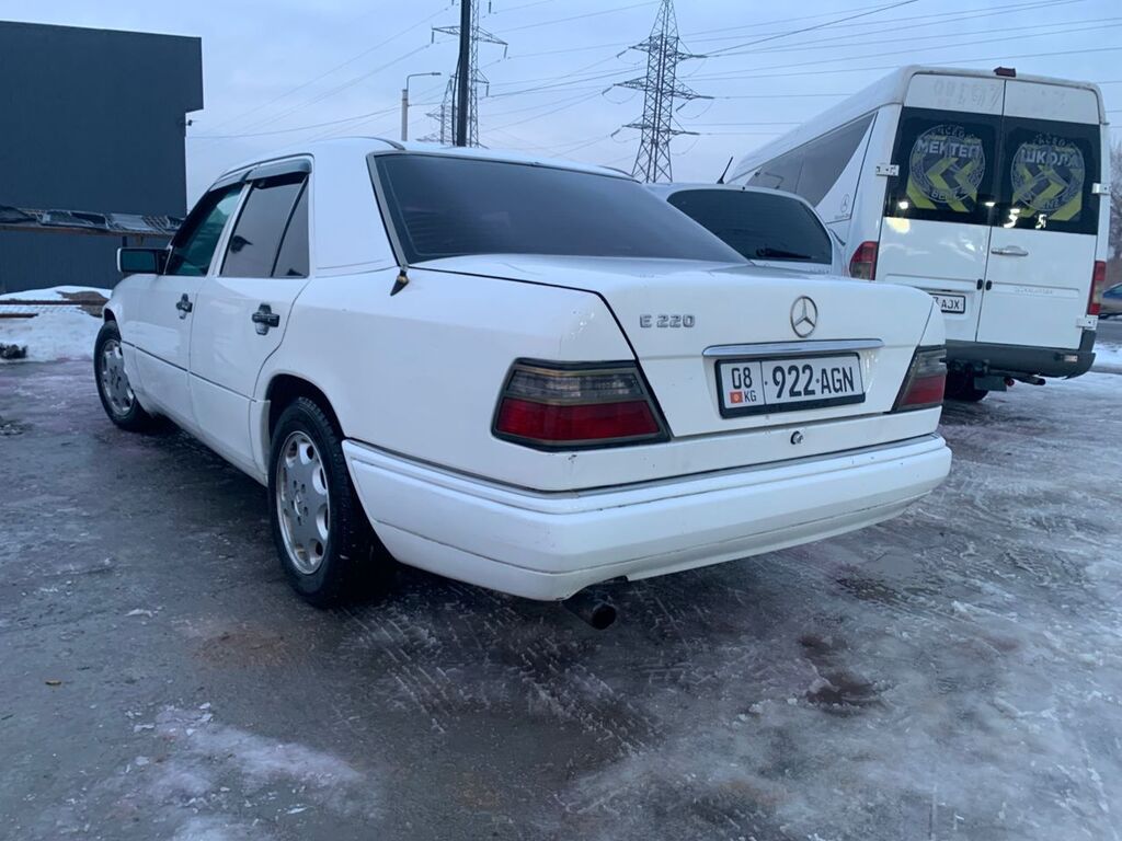 Mercedes-Benz W124: 1993 г., 2.2 л, Механика, Бензин, Седан: фото 3