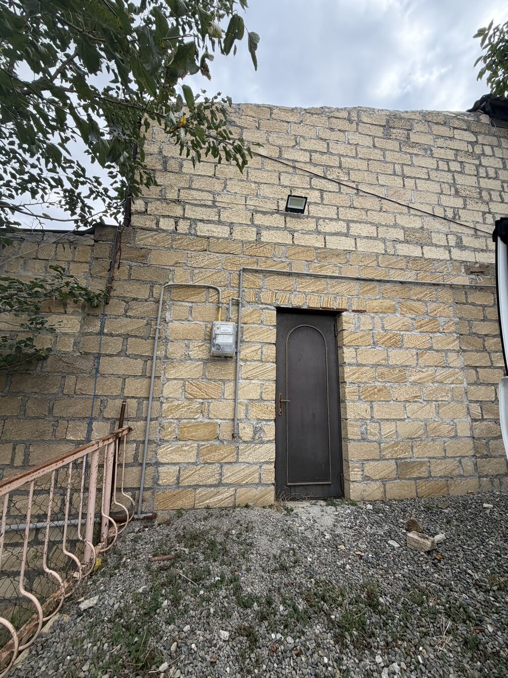 8 sot mehle 2 mertebe qaz işiq su herşey icinde 1 kuxna aşagida 2