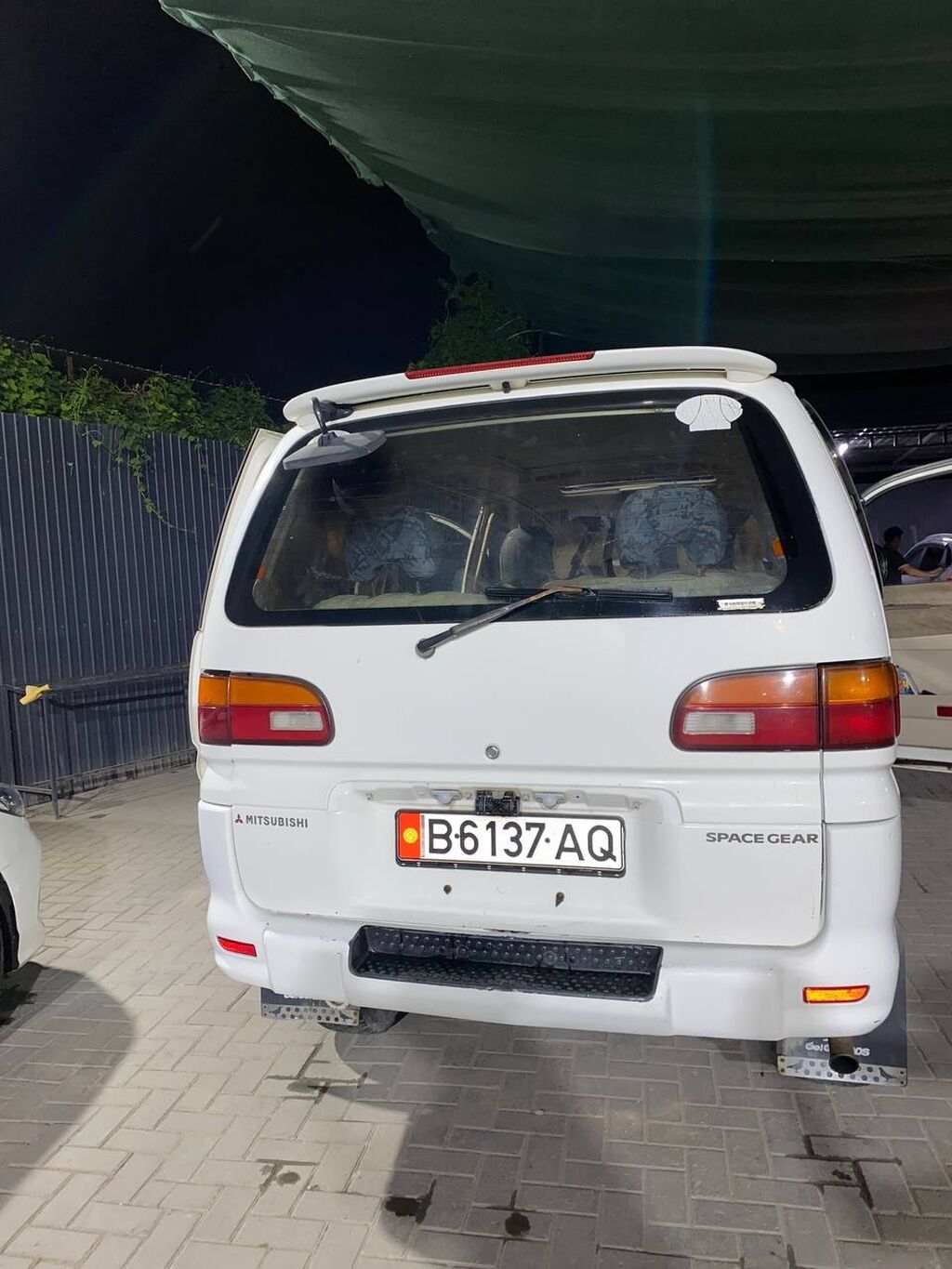 Mitsubishi Space Gear: 1994 г., 2.4 л, Автомат, Бензин, Минивэн: фото 2