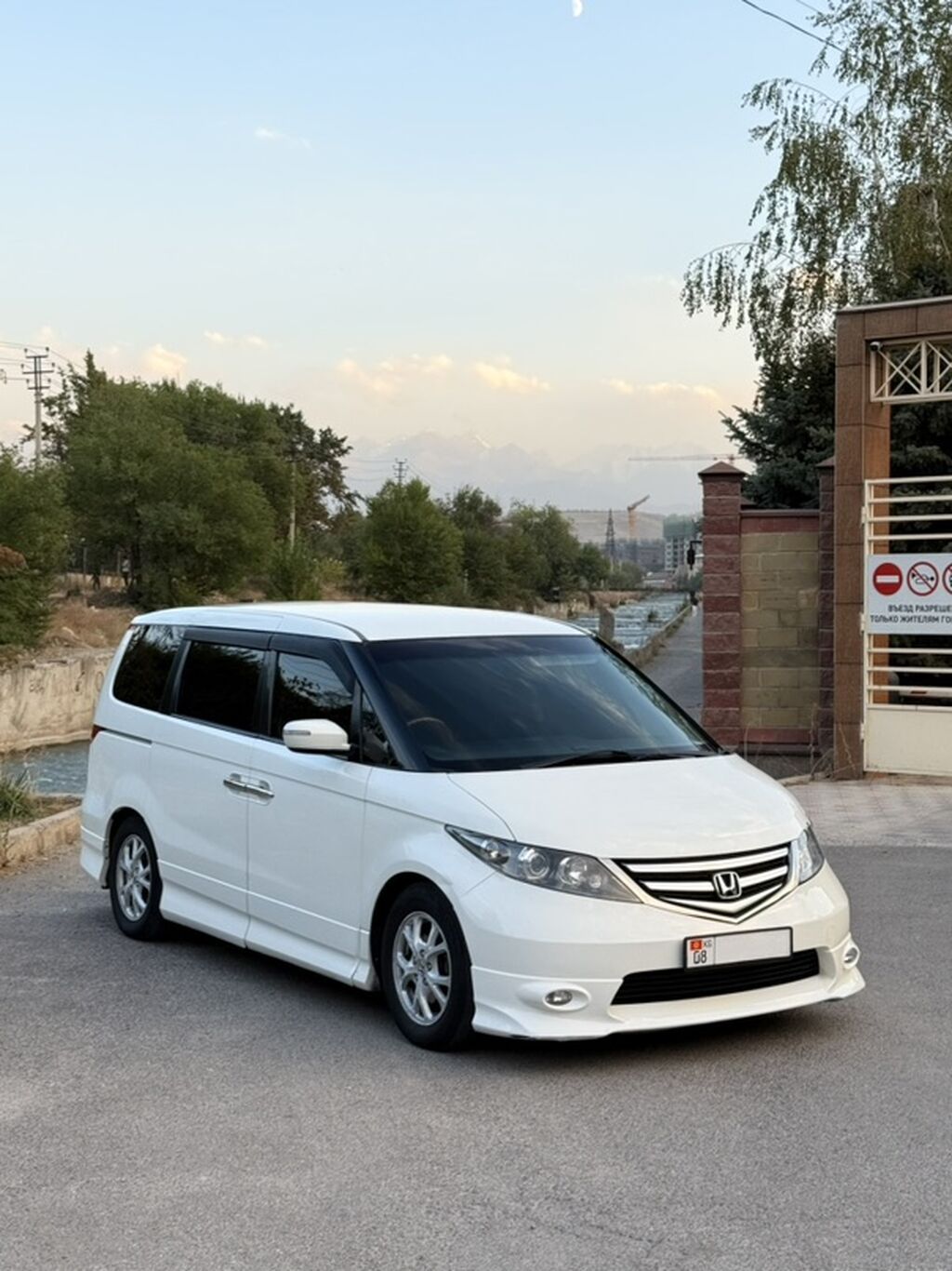 Honda Elysion: 2006 г., 3 л, Автомат, Бензин, Минивэн: фото 3