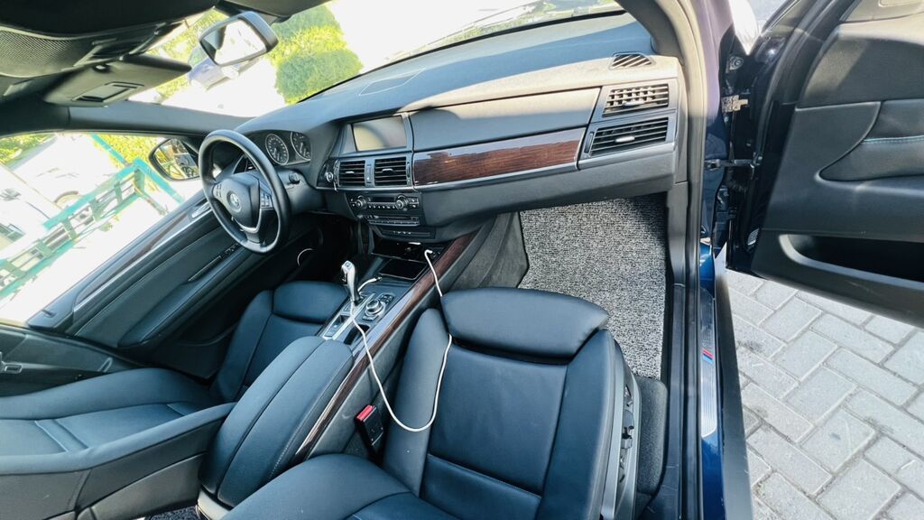 BMW X5: 2010 г., 3 л, Автомат, Бензин, Внедорожник: фото 8