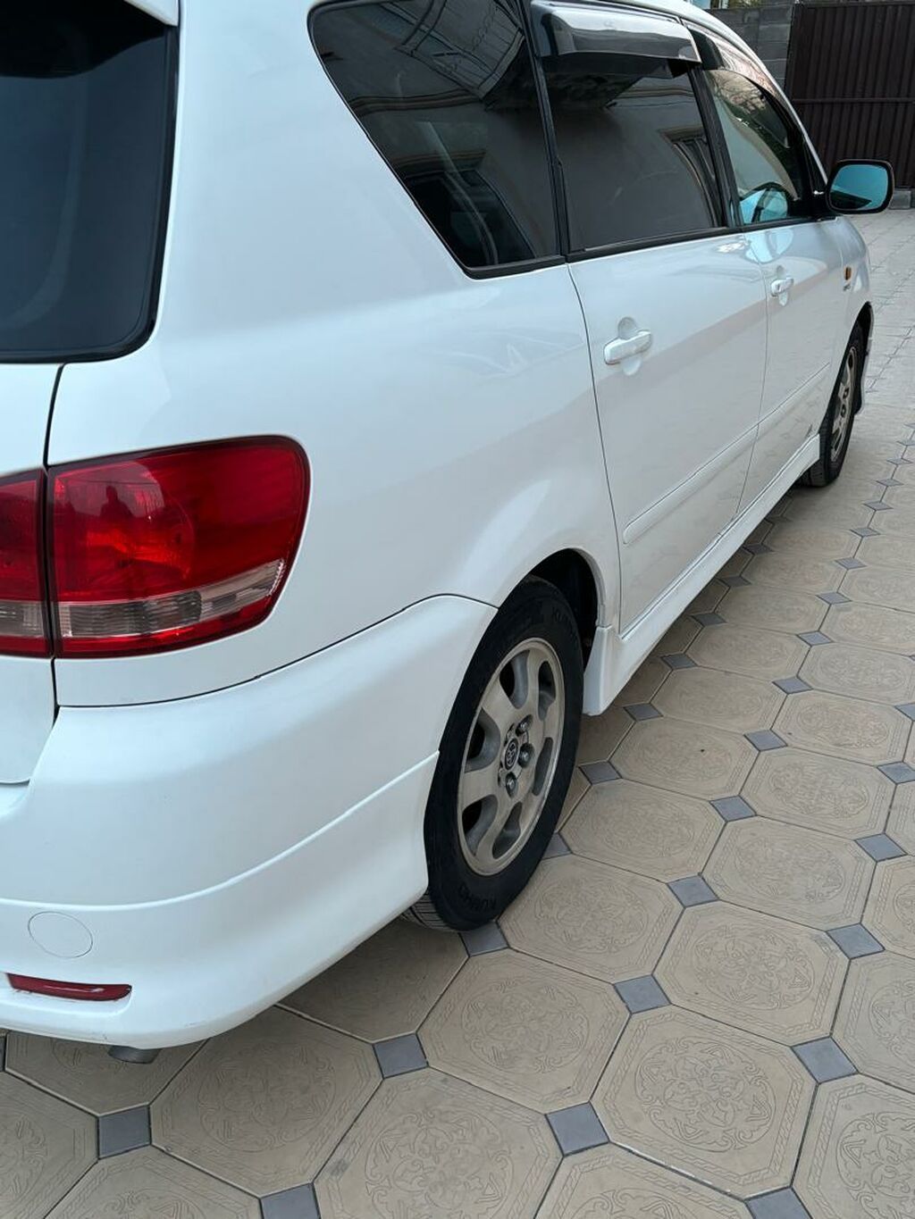 Toyota Ipsum: 2002 г., 2.4 л, Бензин, Минивэн: фото 1