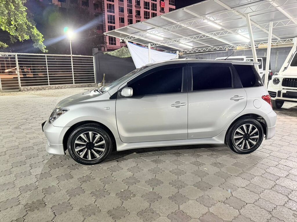 Toyota Ist: 2003 г., Автомат, Бензин, Хэтчбэк: фото 4