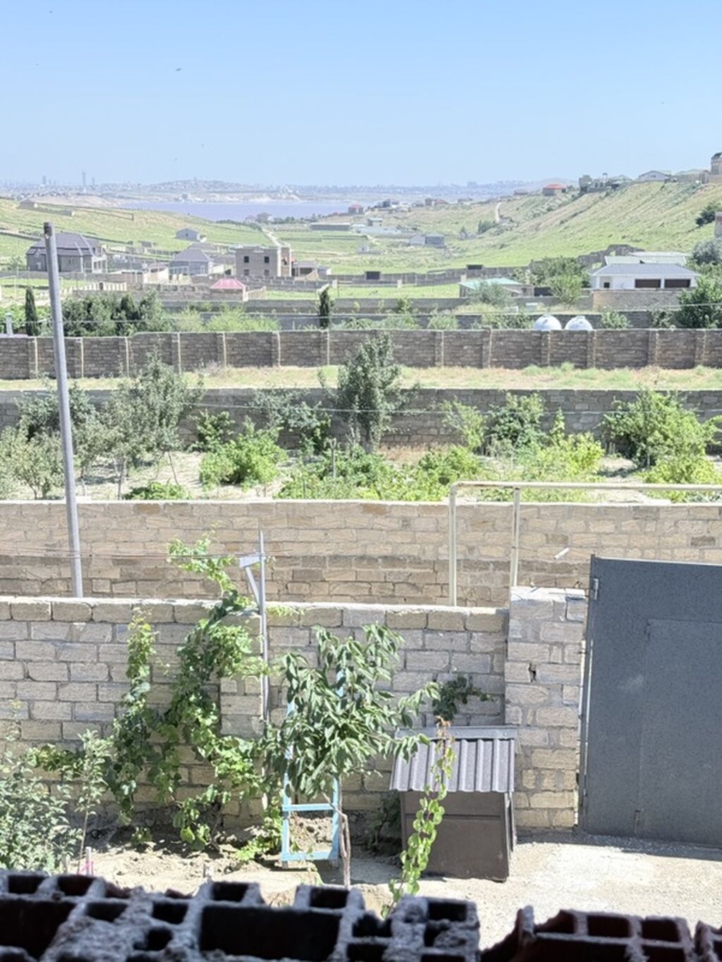 4 otaqlı, 170 kv. m, Təmirsiz