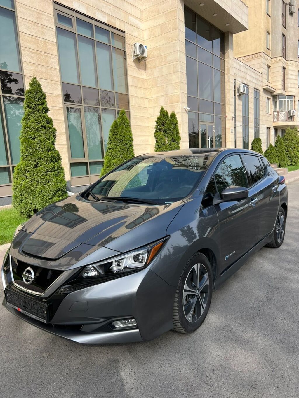 Nissan Leaf: 2018 г., Автомат, Электромобиль, Хэтчбэк: фото 3
