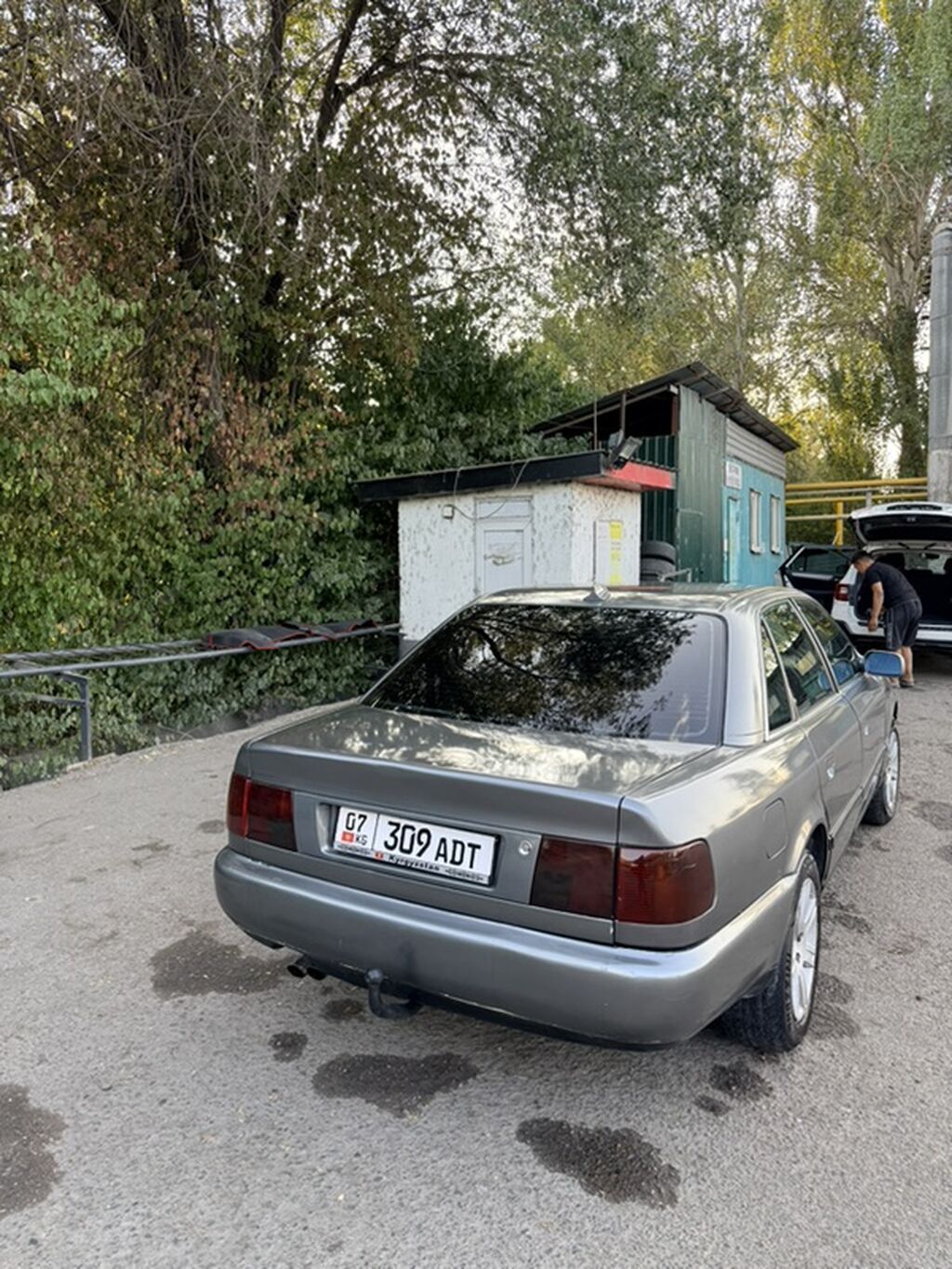 Audi 100: 1991 г., 2.8 л, Механика, Бензин, Седан: фото 4