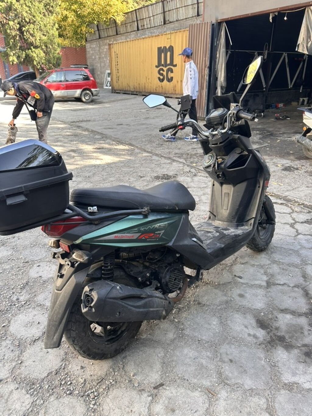 Скутер Kymco (серия MultiTrail R2) с агрессивным дизайном и высоким: фото 4