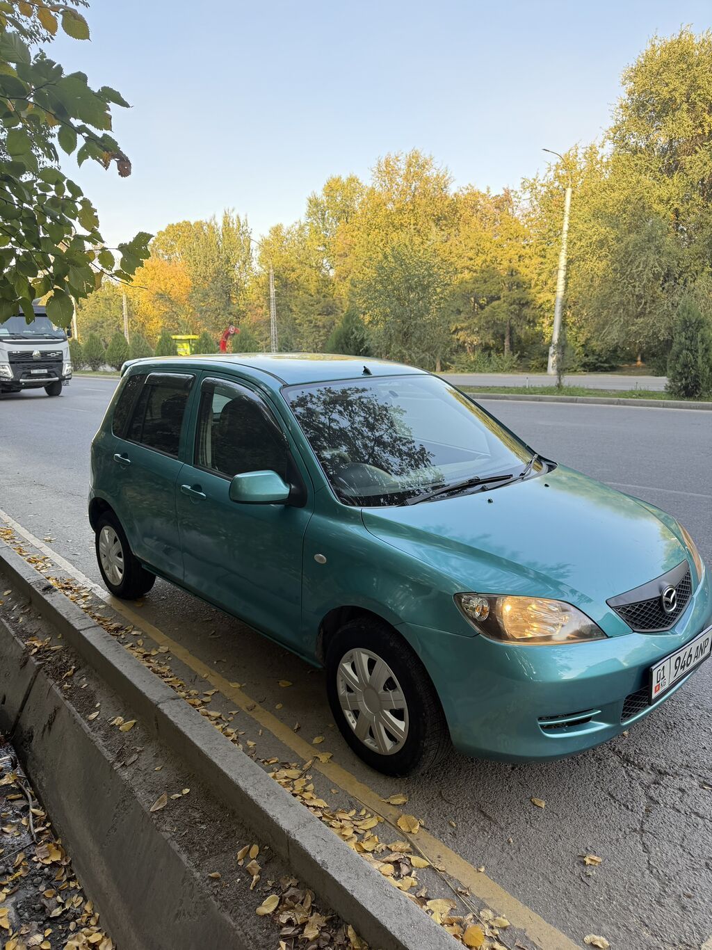 Mazda Demio: 2003 г., 1.3 л, Автомат, Бензин, Хэтчбэк: фото 2