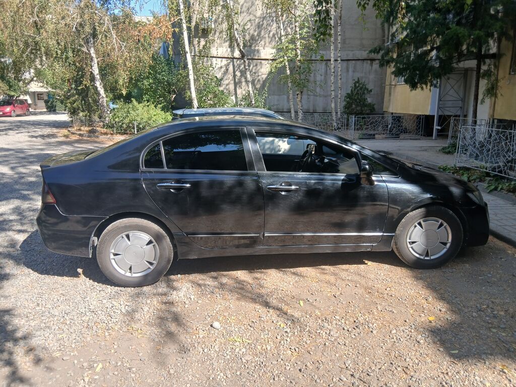 Honda Civic: 2010 г., 1.3 л, Вариатор, Гибрид, Седан: фото 2