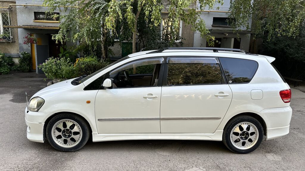 Toyota Ipsum: 2001 г., 2.4 л, Автомат, Газ, Минивэн: фото 6