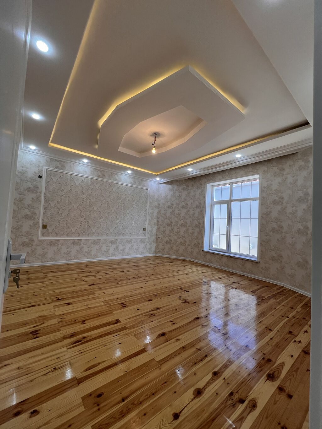 Binəqədi qəs. 6 otaqlı, 160 kv. m