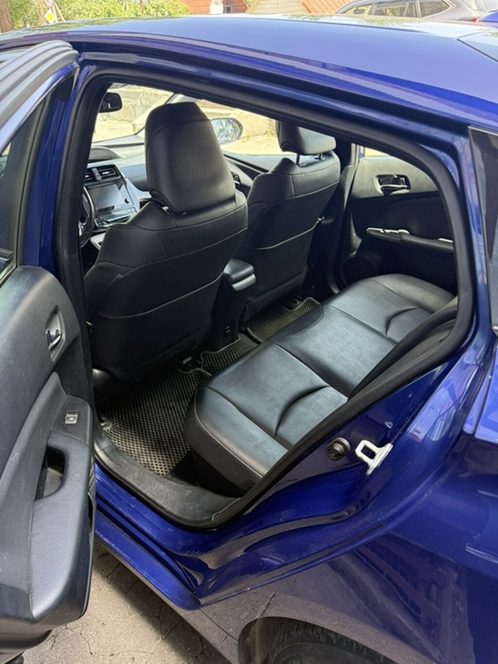 Toyota Prius: 2016 г., 1.8 л, Вариатор, Гибрид, Хэтчбэк: фото 4