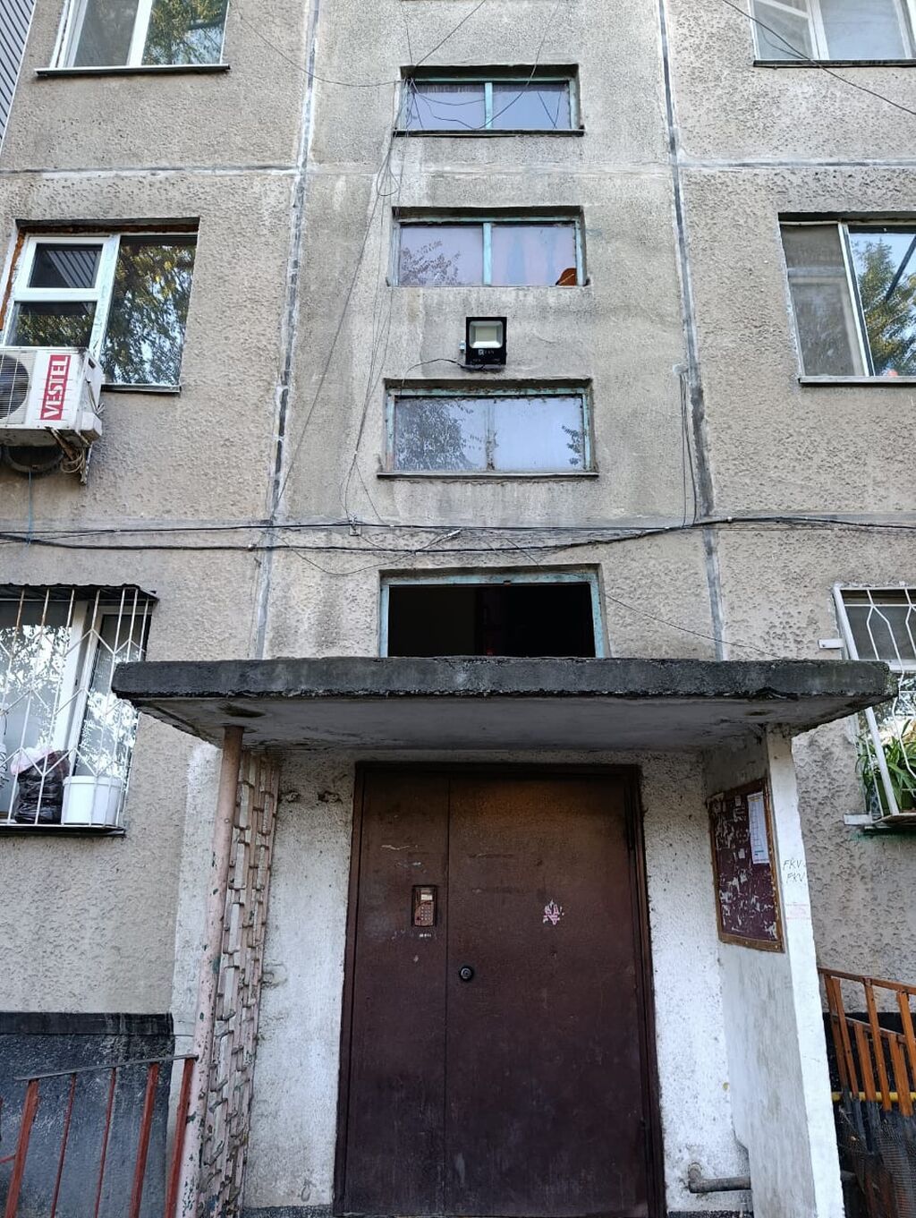 2 комнаты, 42 м², Кудайберген авторынок 104 серия, 3 этаж, Старый ремонт: фото 4