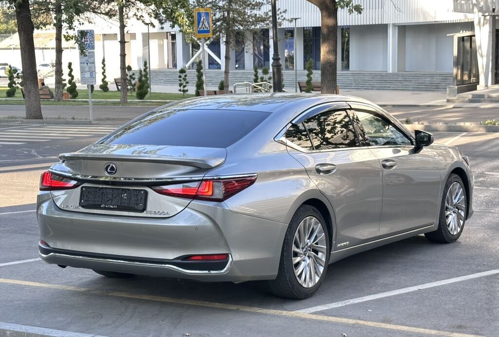 Lexus ES: 2019 г., 2.5 л, Вариатор, Гибрид, Седан: фото 4
