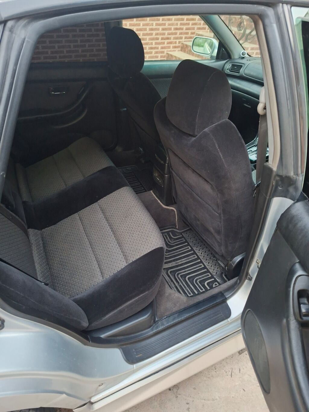 Subaru Legacy: 2001 г., 2 л, Бензин, Седан: фото 8