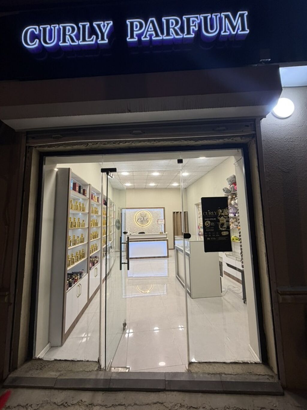 **Curly Parfum mağazası** Hazır biznes satılır Unvan Yeni Ramana
