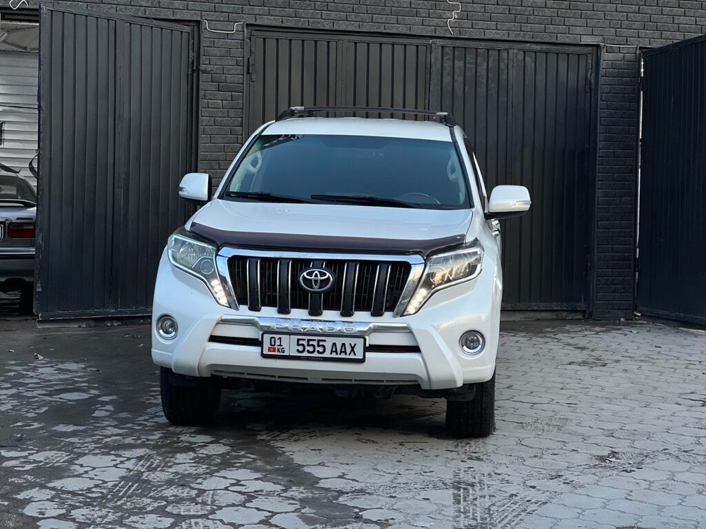 Toyota Land Cruiser Prado: 2010 г., Автомат, Внедорожник: фото 6