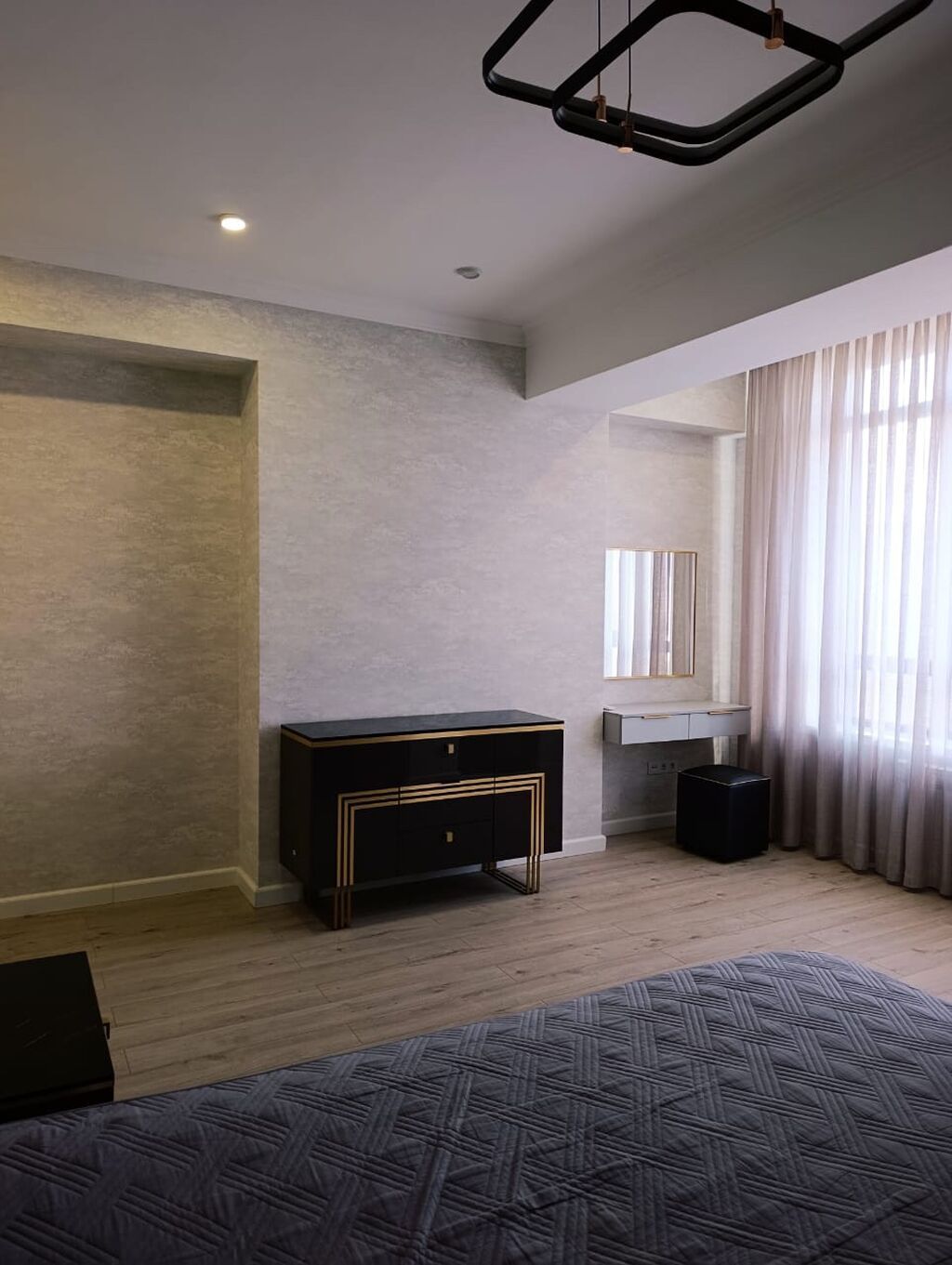 3 комнаты, 105 м², Золотой квадрат Элитка, 8 этаж, Дизайнерский ремонт: фото 2