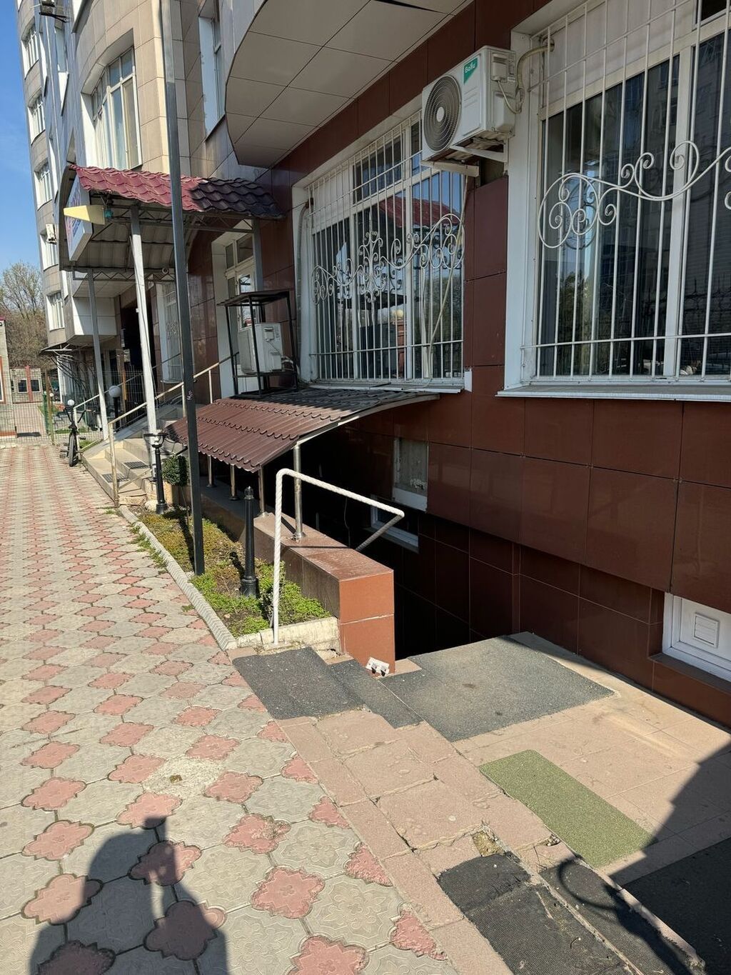 Аренда офисов, 200 м², В жилом комплексе, С отдельным входом, С отдельным сан узлом: фото 2