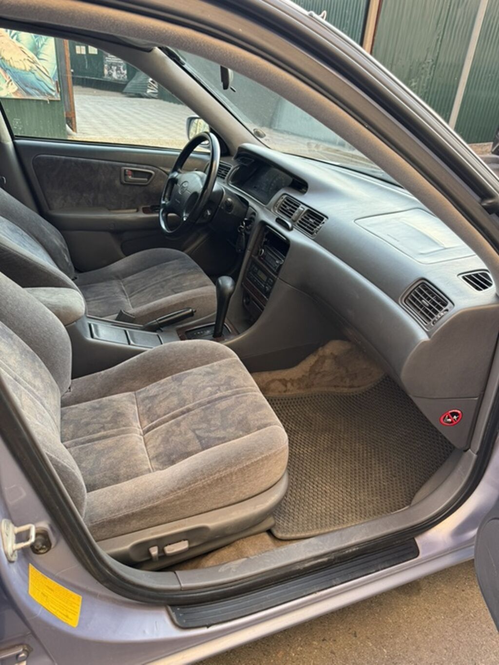 Toyota Camry: 1998 г., 3 л, Автомат, Газ, Седан: фото 8