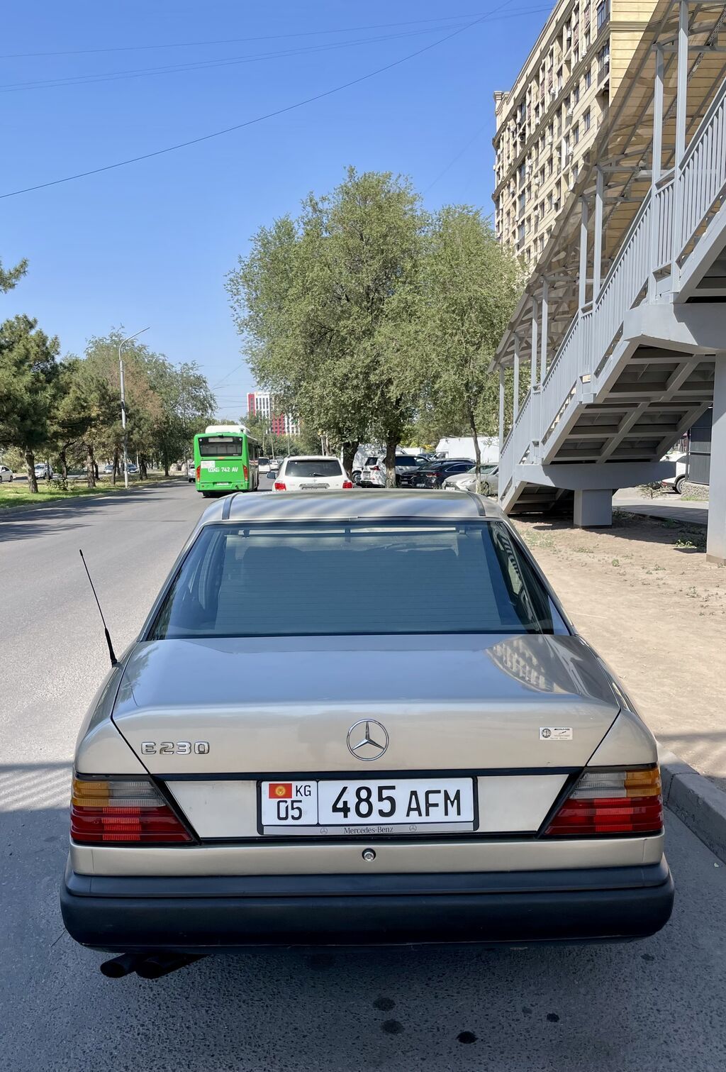 Mercedes-Benz E-Class: 1988 г., 2.3 л, Автомат, Бензин, Седан: фото 5