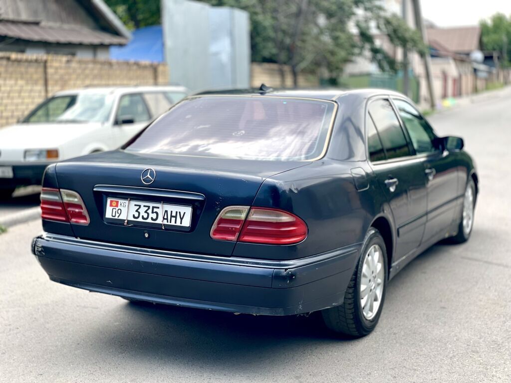 Mercedes-Benz E-Class: 2001 г., 2 л, Типтроник, Бензин, Седан: фото 1