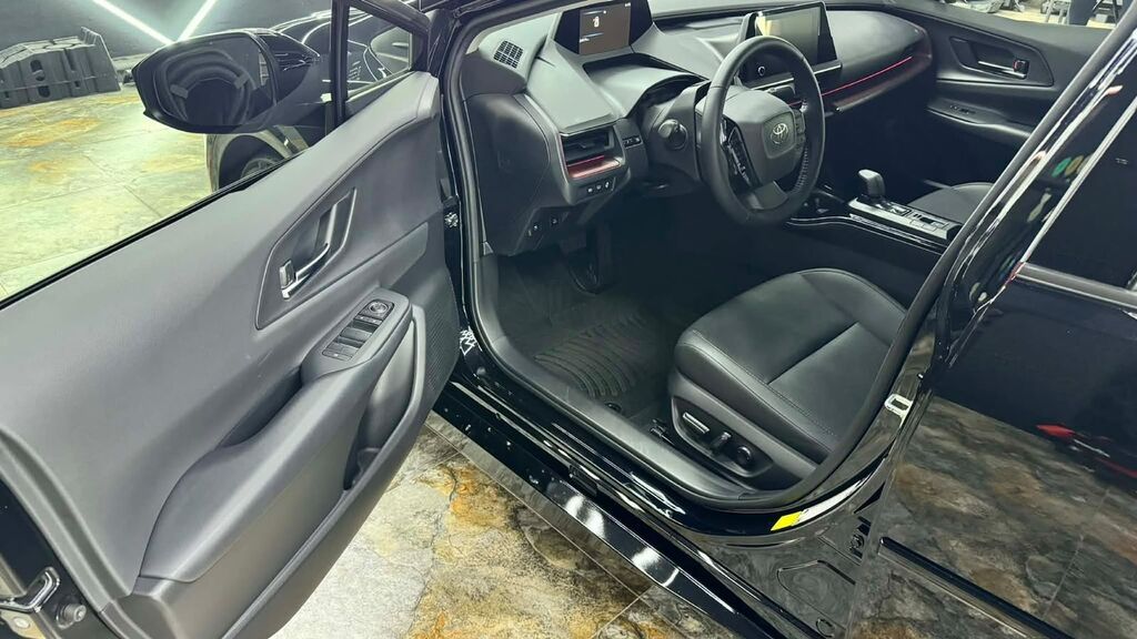 Toyota Prius: 2023 г., 2 л, Автомат, Гибрид, Фастбек: фото 6