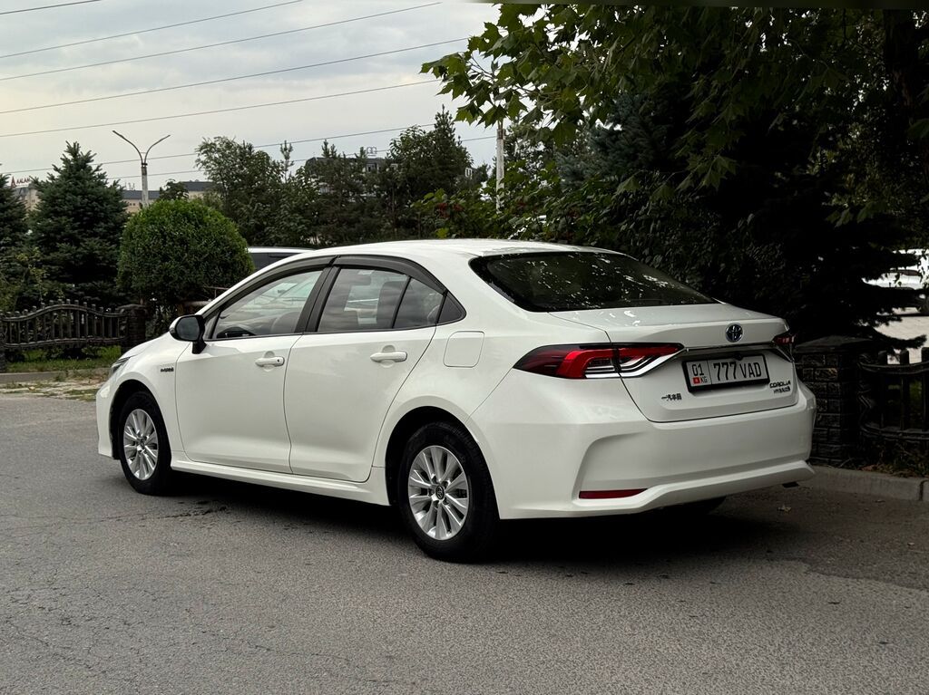 Toyota Corolla: 2021 г., 1.8 л, Вариатор, Гибрид, Седан: фото 4