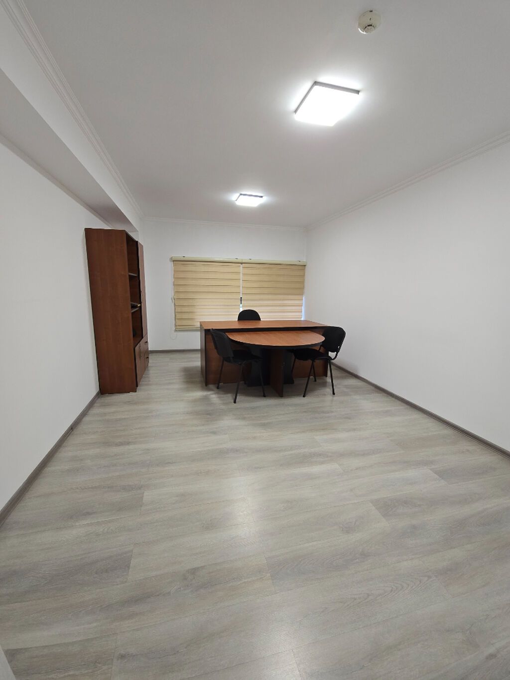 Ağ Şəhər, mərkəzi küçədə ofis icarəsi - Yer: Ağ Şəhərin mərkəzi