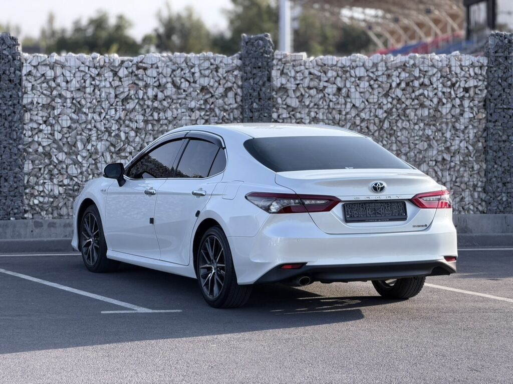 Toyota Camry: 2023 г., 2.5 л, Вариатор, Гибрид, Седан: фото 4