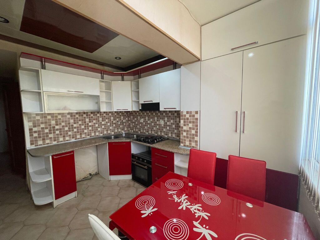 Bakı, 4 otaqlı, Köhnə tikili, 85 kv. m