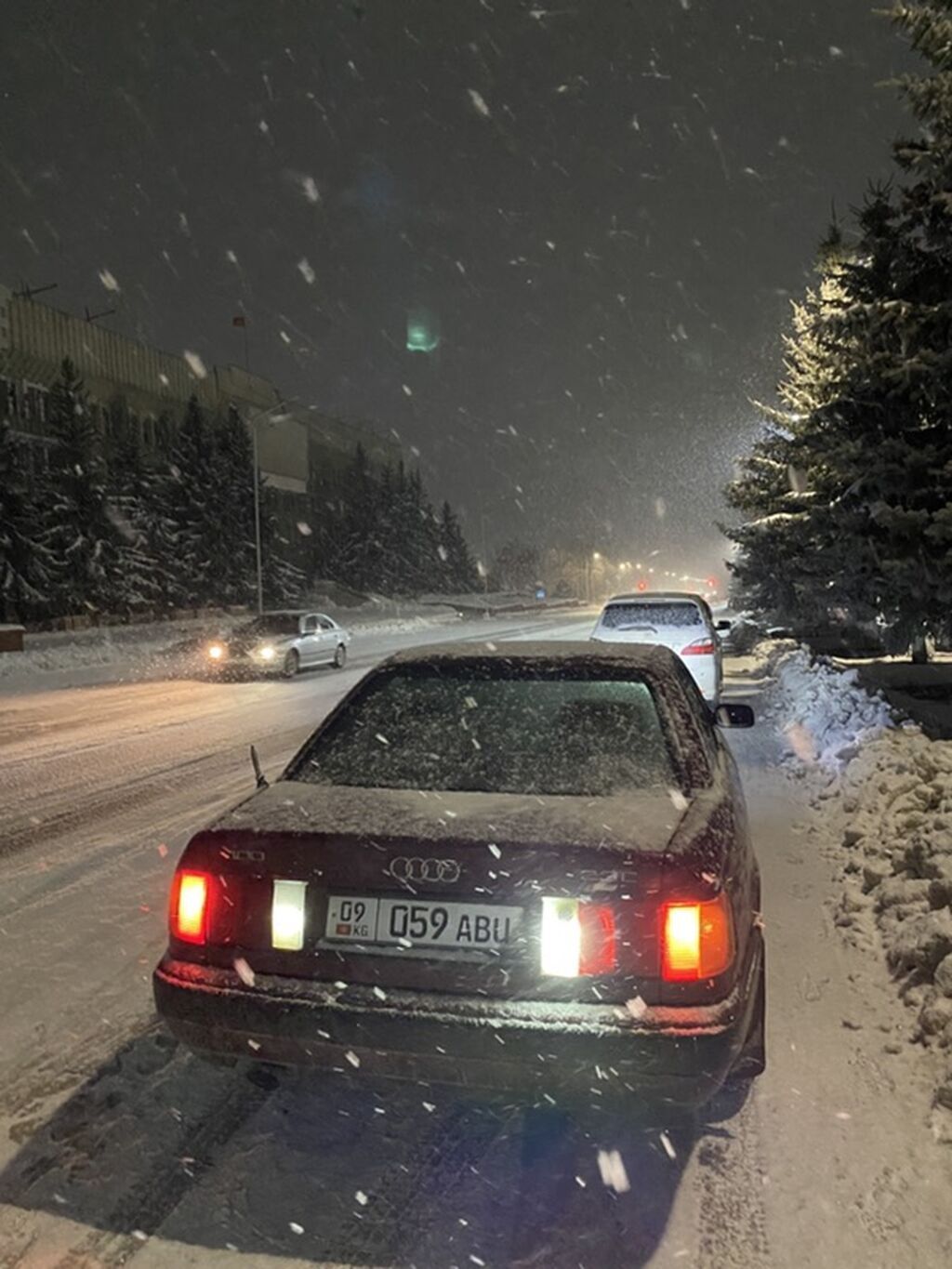 Audi 100: 1992 г., 2.3 л, Механика, Бензин, Седан: фото 2
