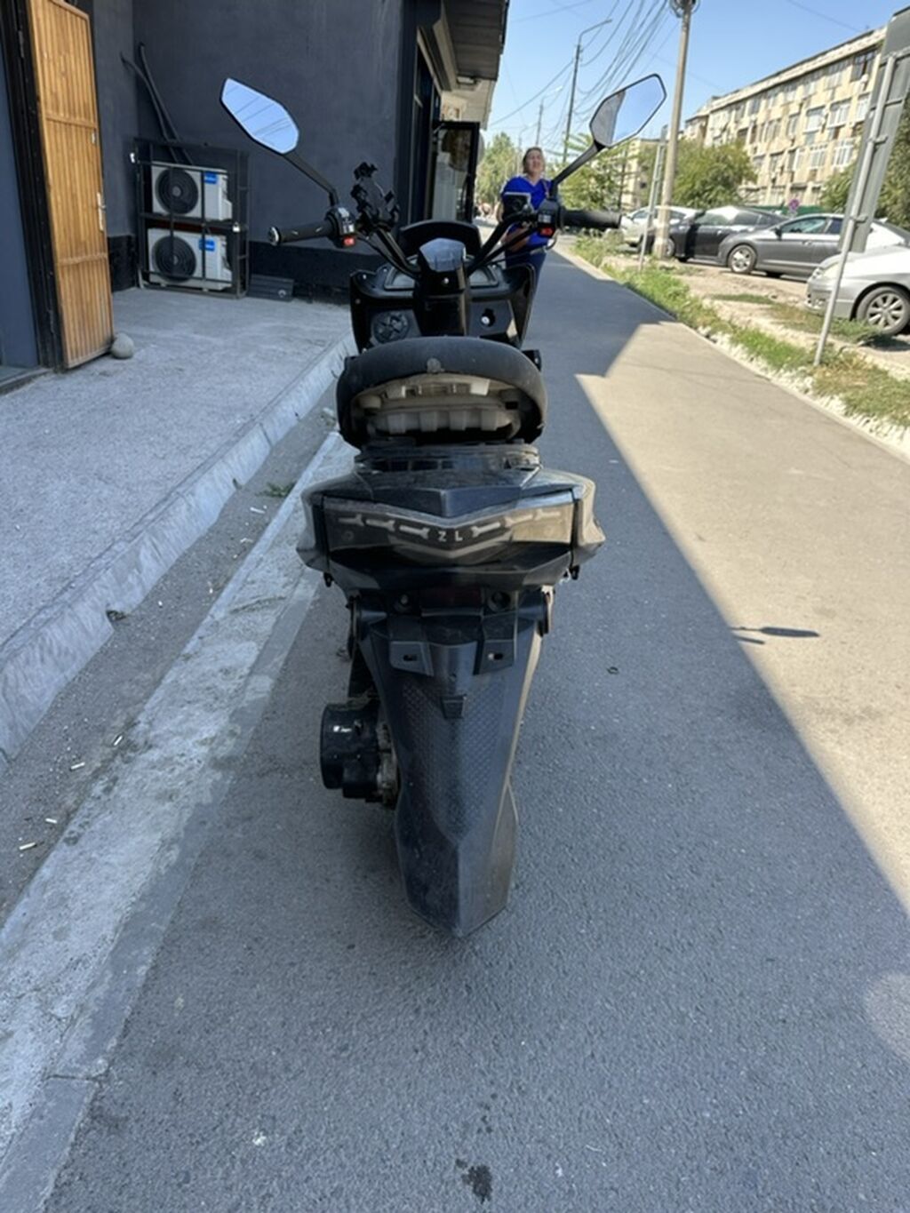 Скутер 175кубвизуально классический китайский макси-стиль): фото 2
