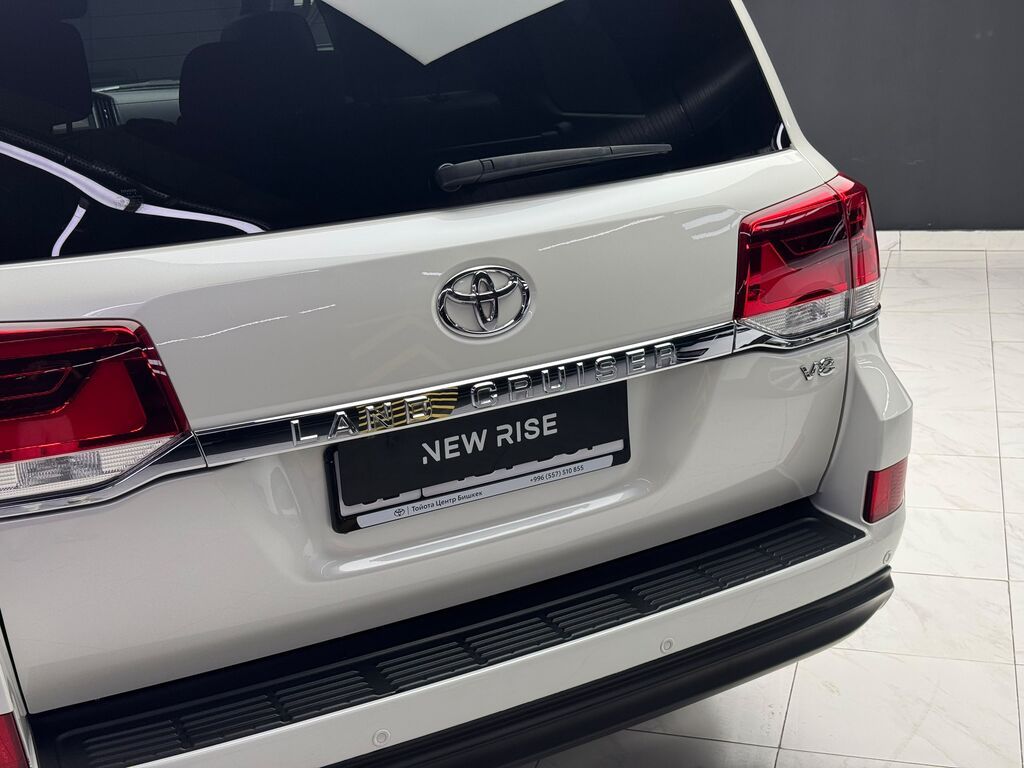 Toyota Land Cruiser: 2018 г., 4.6 л, Автомат, Бензин, Внедорожник: фото 6