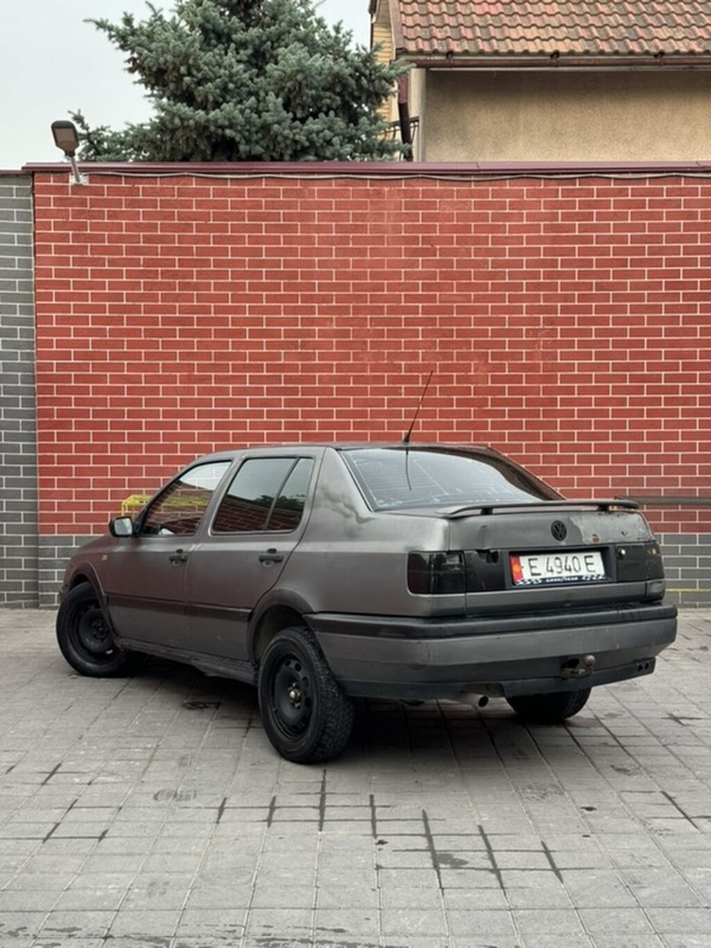 Volkswagen Vento: 1992 г., 2 л, Механика, Бензин, Седан: фото 2