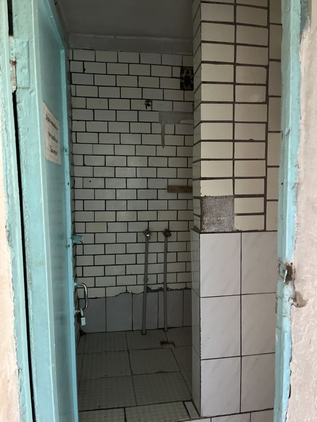 Сдается комната в общежитии. - Планировка: вытянутая комната с окном: фото 5