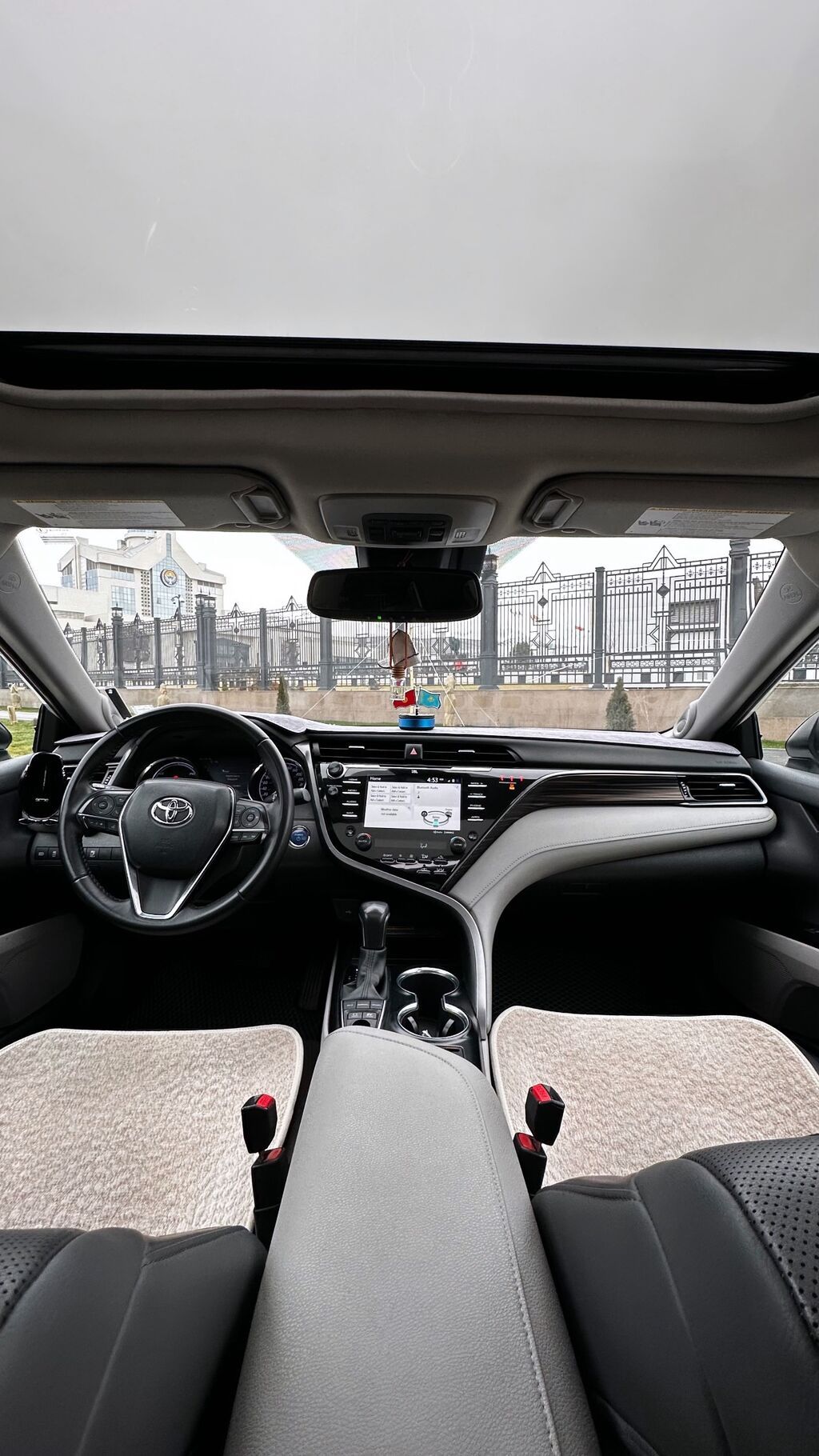 Toyota Camry: 2020 г., 2.5 л, Автомат, Гибрид, Седан: фото 7