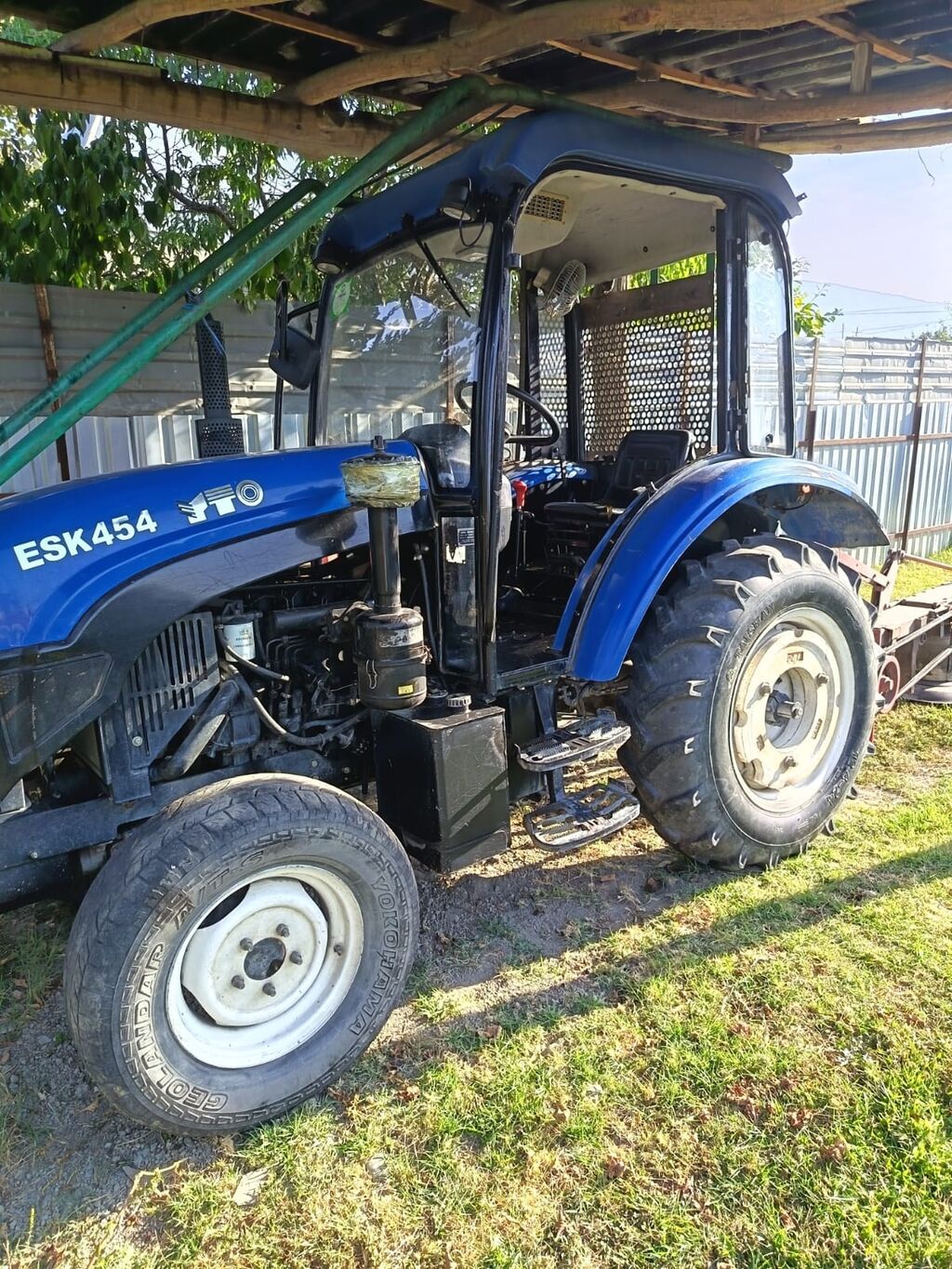 YTO ESK454 traktor - Model: YTO ESK454 (4x4) - Rəng: Mavi - Kabinli