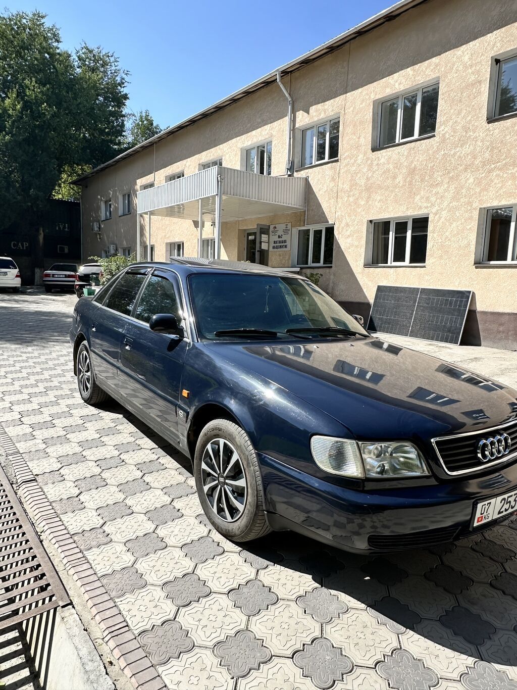 Audi A6: 1995 г., 2.6 л, Механика, Бензин, Седан: фото 3