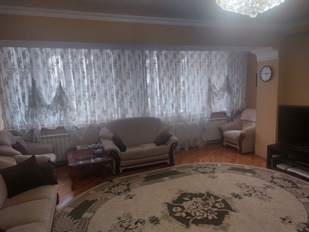 Bakı, 3 otaqlı, Köhnə tikili, m. 28 may, 90 kv. m