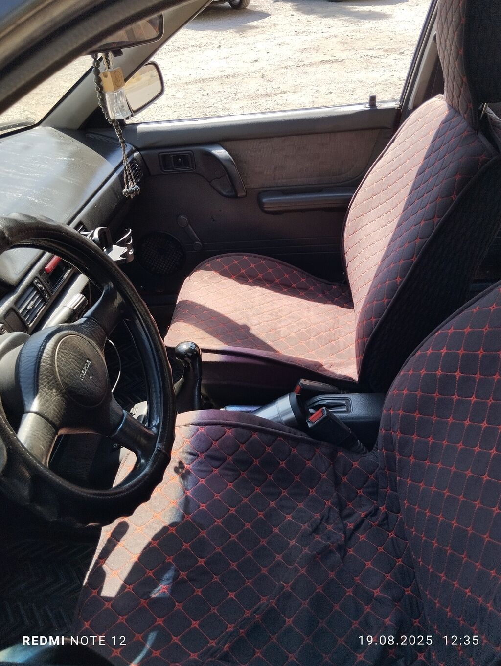 Mazda 323: 1991 г., 1.6 л, Механика, Бензин, Седан: фото 6