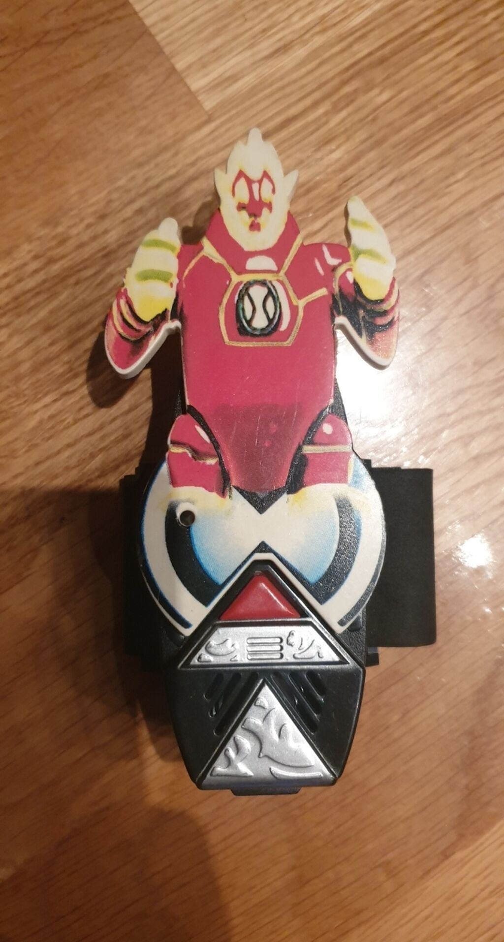 Ostalo: BEN 10 kao sat narukvica poput omnitrix koje se nose oko ruke. Vatreni na lalafo.rs Ostalo: BEN 10 kao sat narukvica poput omnitrix koje se nose oko ruke. Vatreni