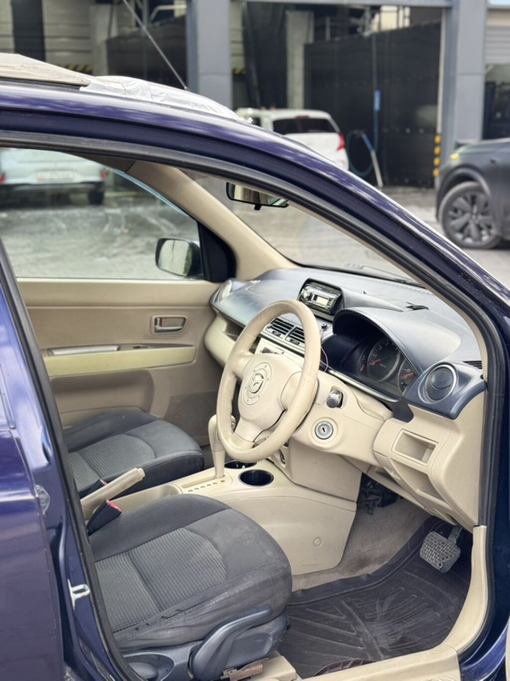 Mazda Demio: 2003 г., 1.3 л, Автомат, Бензин, Хэтчбэк: фото 7