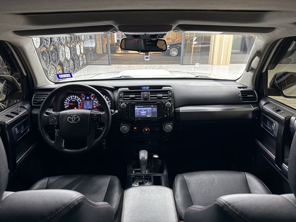 Toyota 4Runner: 2018 г., 4 л, Автомат, Газ, Внедорожник: фото 8