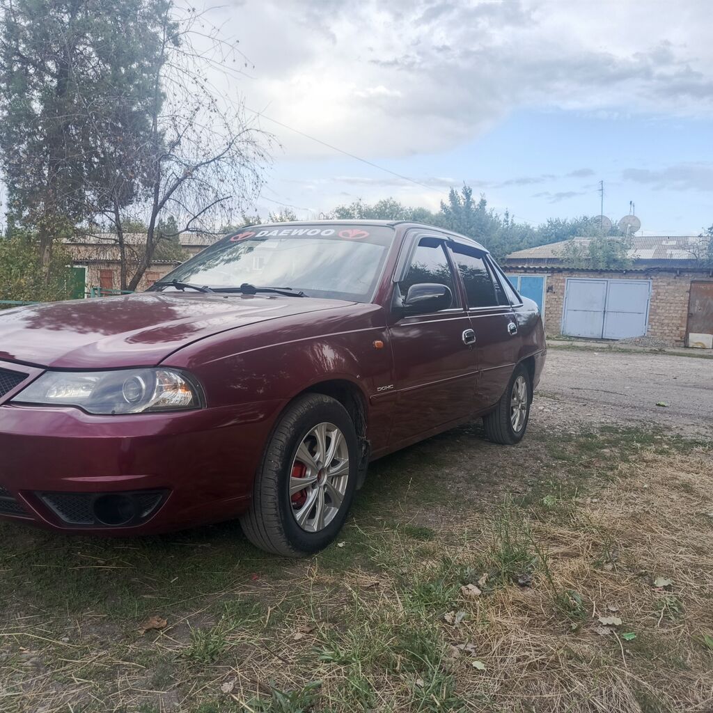 Daewoo Nexia: 2008 г., 1.6 л, Механика, Бензин, Седан: фото 2