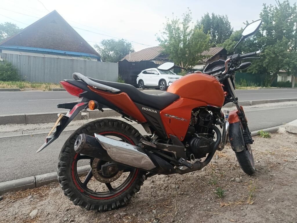 Honda CB150F, оранжевый дорожный мотоцикл Описание и особенности: -: фото 5