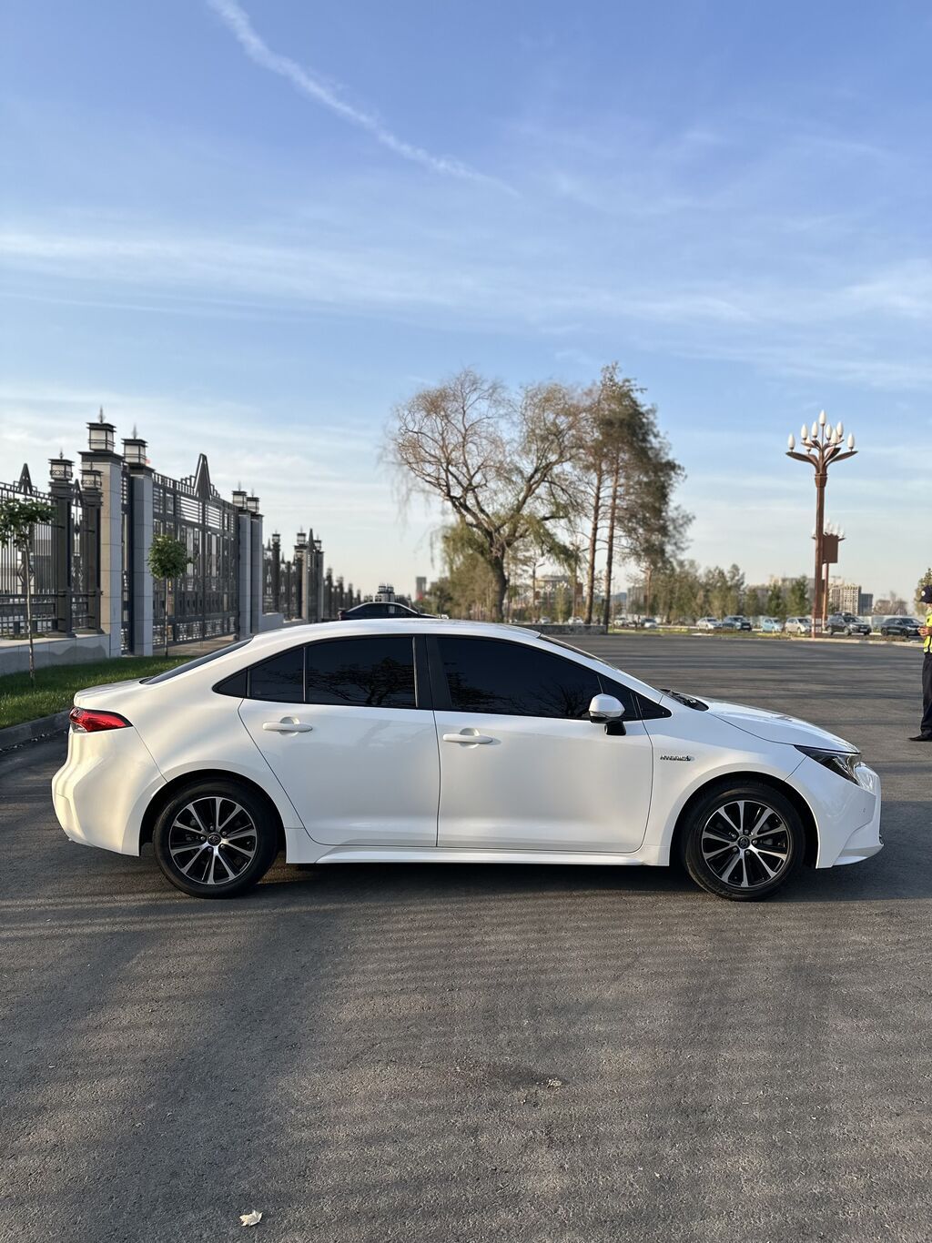 Toyota Corolla: 2023 г., 1.8 л, Автомат, Гибрид, Седан: фото 3