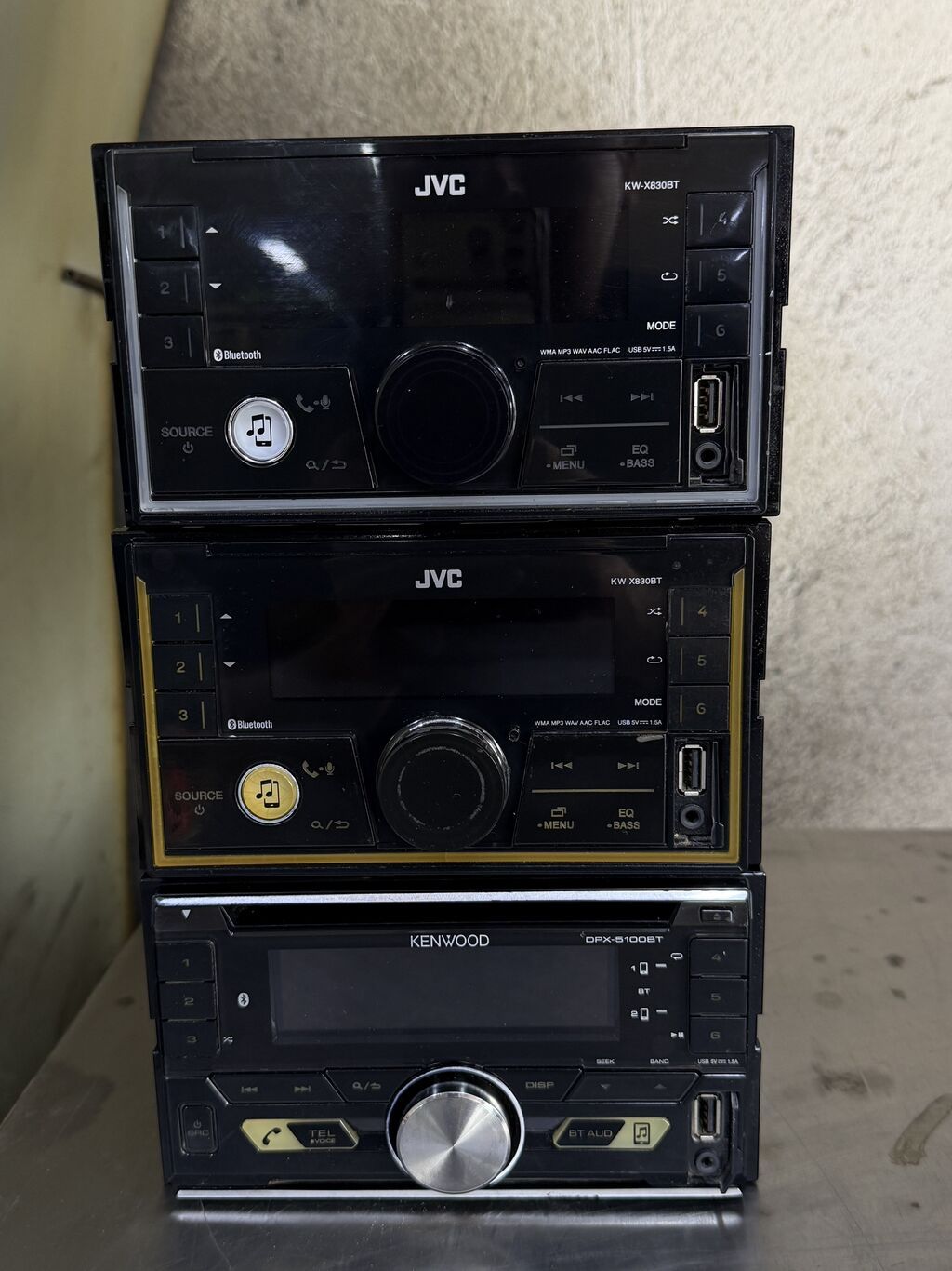 В продаже привозные магнитолы 2DIN. JVC и Kenwood. В магнитолах есть: фото 3