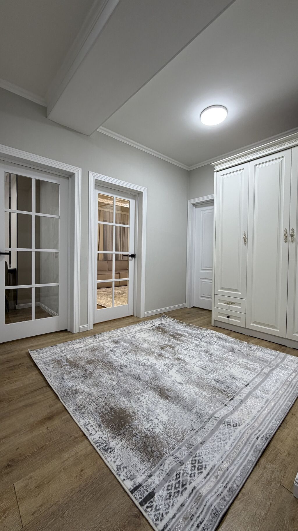 2 комнаты, 70 м², Элитка, 1 этаж, Дизайнерский ремонт: фото 2